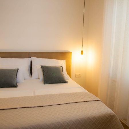 Soukki Town Centre Suites 1 Сплит Екстериор снимка