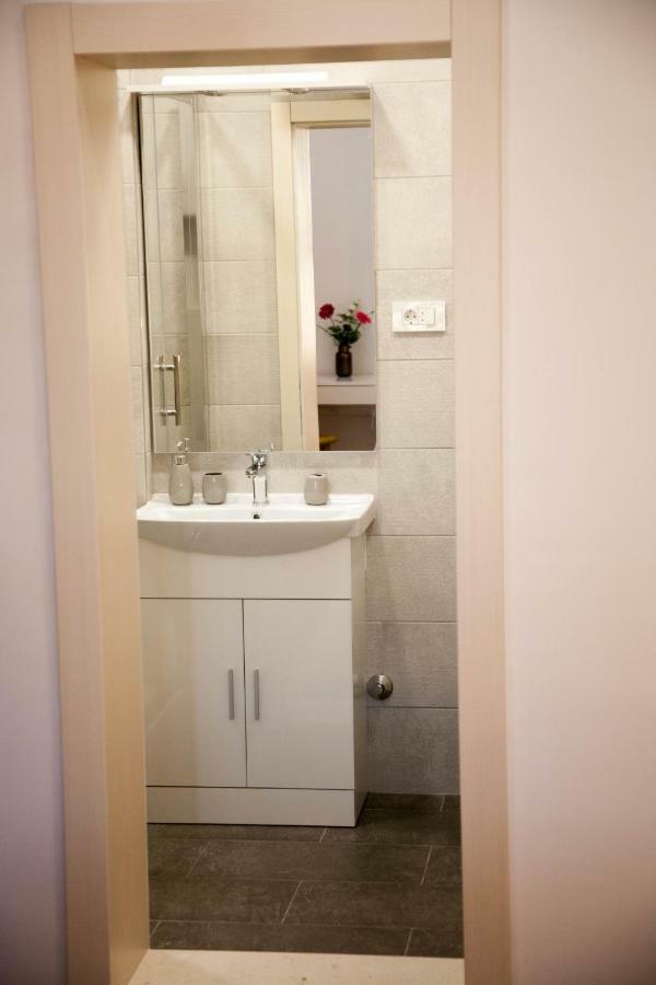 Soukki Town Centre Suites 1 Сплит Екстериор снимка