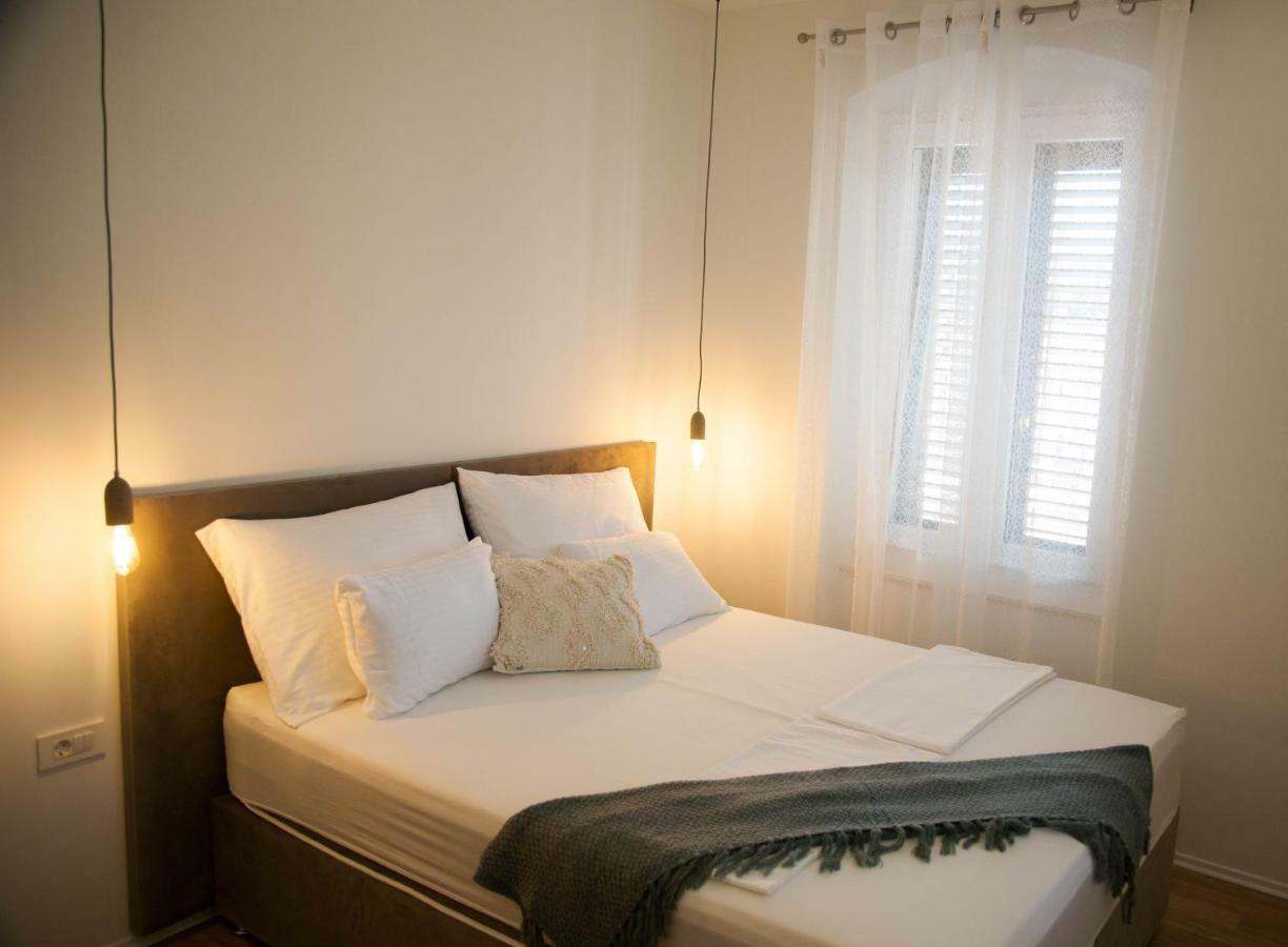 Soukki Town Centre Suites 1 Сплит Екстериор снимка