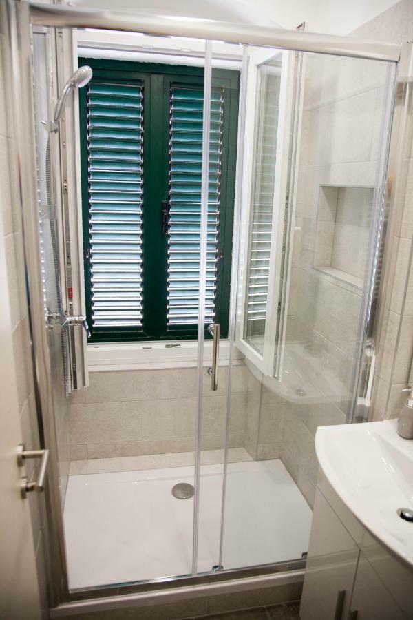 Soukki Town Centre Suites 1 Сплит Екстериор снимка