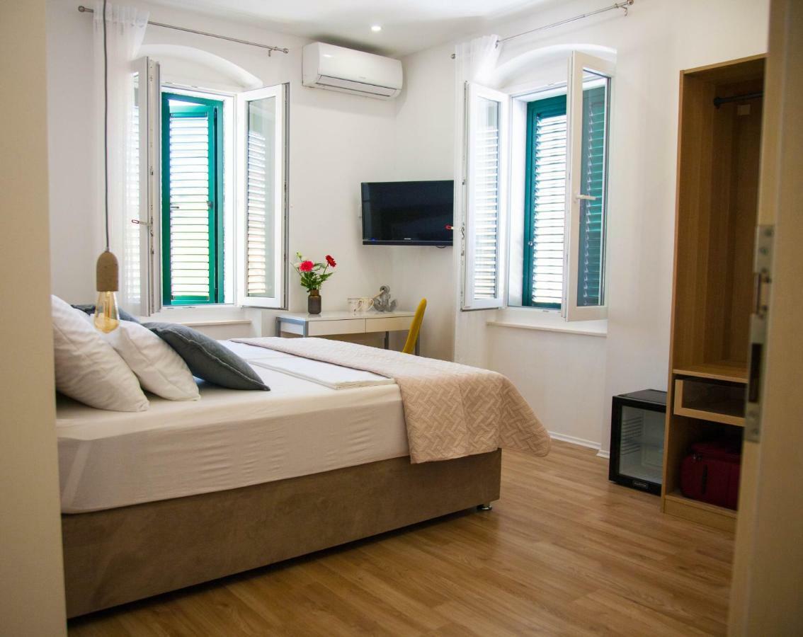 Soukki Town Centre Suites 1 Сплит Екстериор снимка