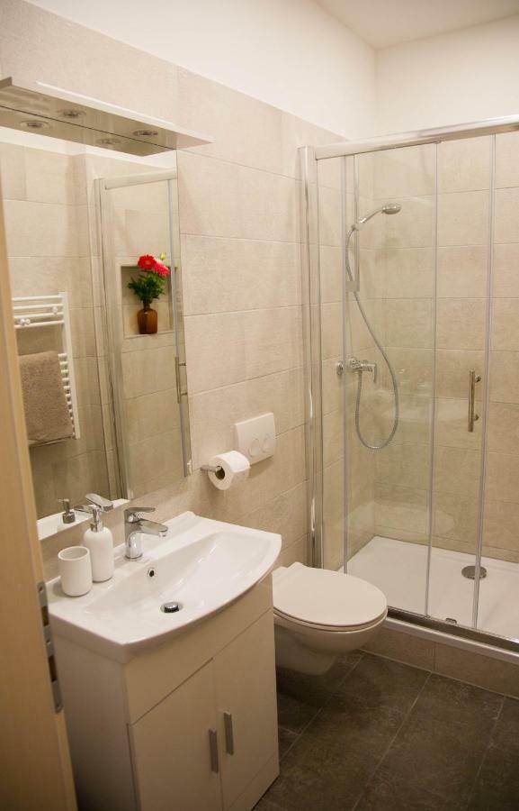 Soukki Town Centre Suites 1 Сплит Екстериор снимка
