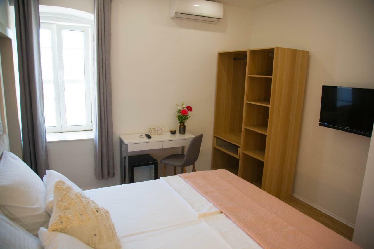 Soukki Town Centre Suites 1 Сплит Екстериор снимка