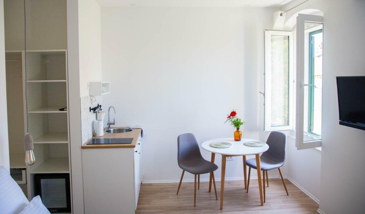 Soukki Town Centre Suites 1 Сплит Екстериор снимка