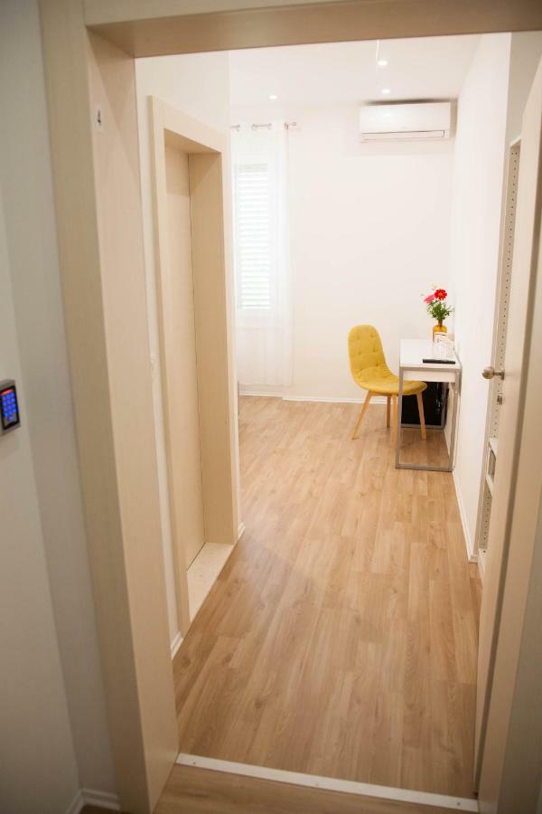 Soukki Town Centre Suites 1 Сплит Екстериор снимка